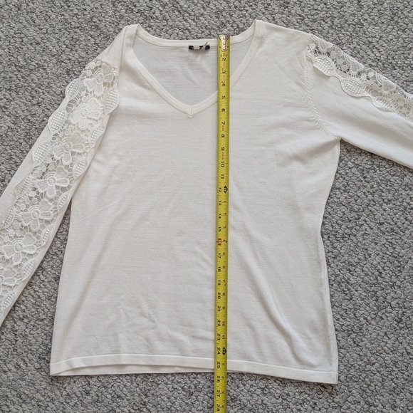 Vila Milano Womens (XL) Off-White V-Neck Sweater w/Full Sleeve Crochet Cut-Outs - Picture 2 of 12
